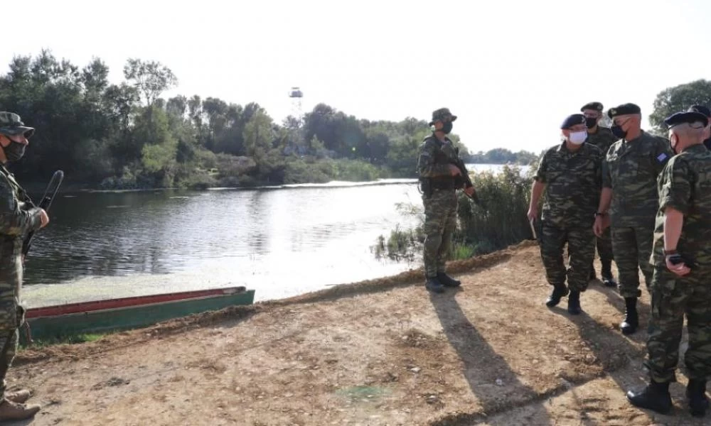 Στον Έβρο ο αρχηγός ΓΕΕΘΑ - Επίσκεψη Φλώρου σε φυλάκια- Εικόνες